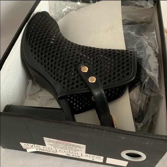 Beston NEW vegan leather, laser cut mule sandals - Picture 8 of 8